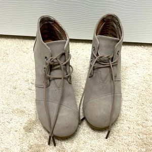 Tom’s Hyde laced up suede boots